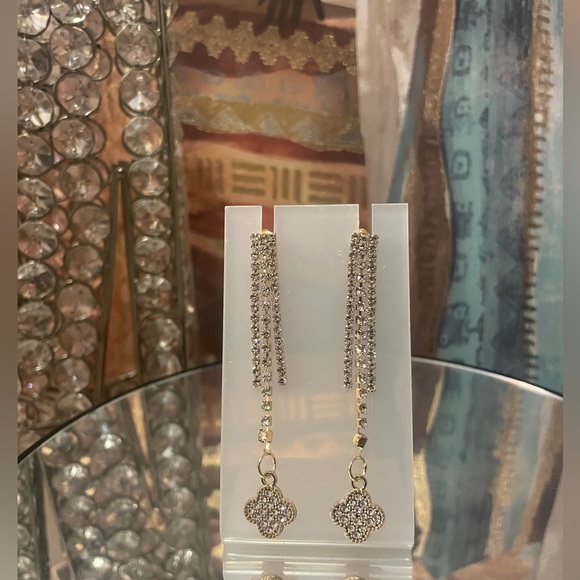 Jewelry - Nicole Purest Essence Gold trim Dangle Drop Earrings